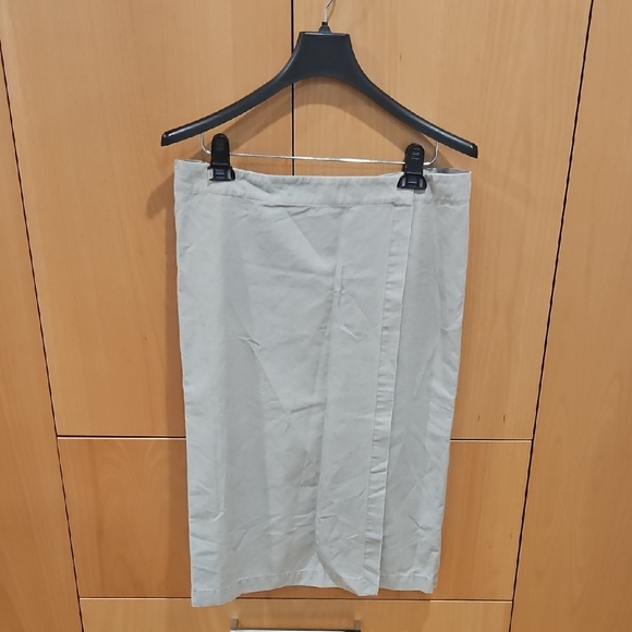 Emerson Fry Dresses & Skirts - Emerson Fry  Light Gray Skirt, Size 4 BNWT